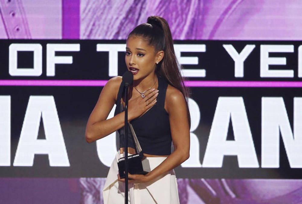 Ariana Grande em premiação do AMA em 2016