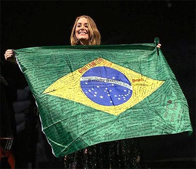 Prestes a vir a Miami, Adele promete show no Brasil: Hora chegará