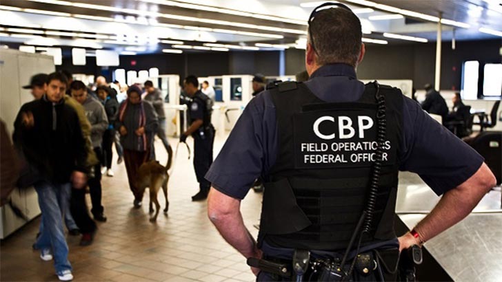 Agente da CBP que atua no aeroporto