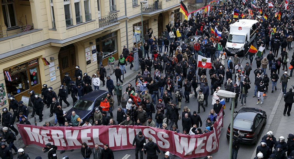Alemães protestam contra novas leis do governo que beneficiarão imigrantes