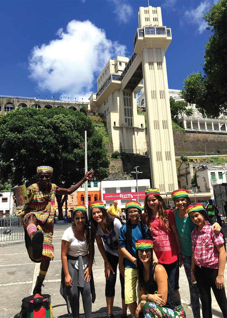 Alunos da escola Ada Merritt de Miami mergulharam na cultura brasileira em Salvador, Bahia