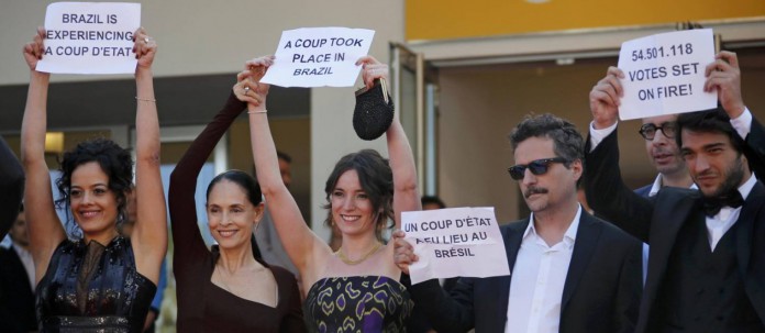 Artistas protestam em Cannes