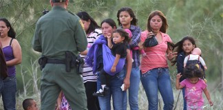 A política de separação de famílias na fronteira sul foi implementada em 2018 por Donald Trump (foto: reprodução)