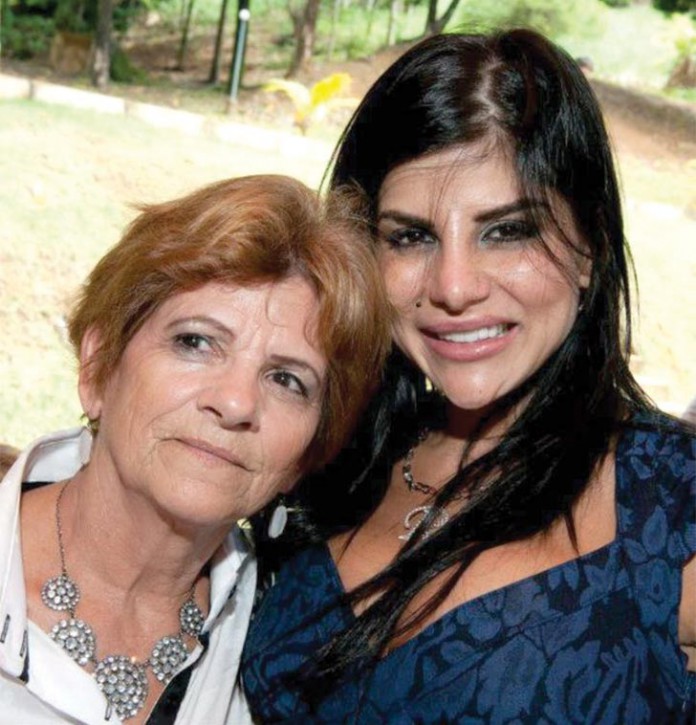 Renata Rositer com sua mãe Virgilina Lagares