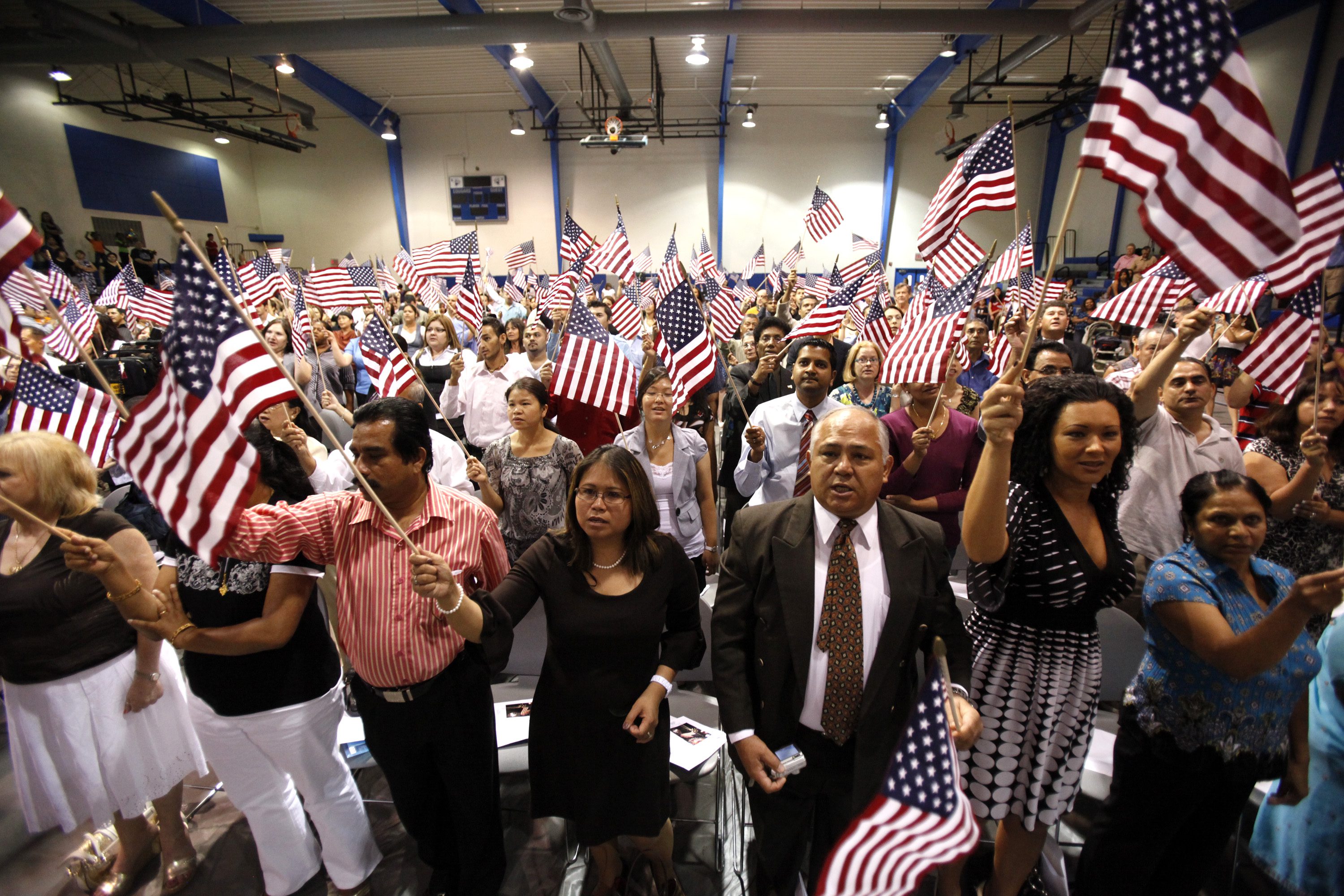 Novos cidadãos americanos comemoram FOTO: AP