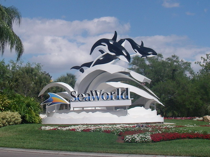 Fachada do parque de diversões SeaWorld em Orlando
