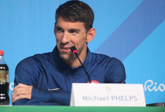 Michael Phelps vai segurar a bandeira dos EUA FOTO Fabricio Marques