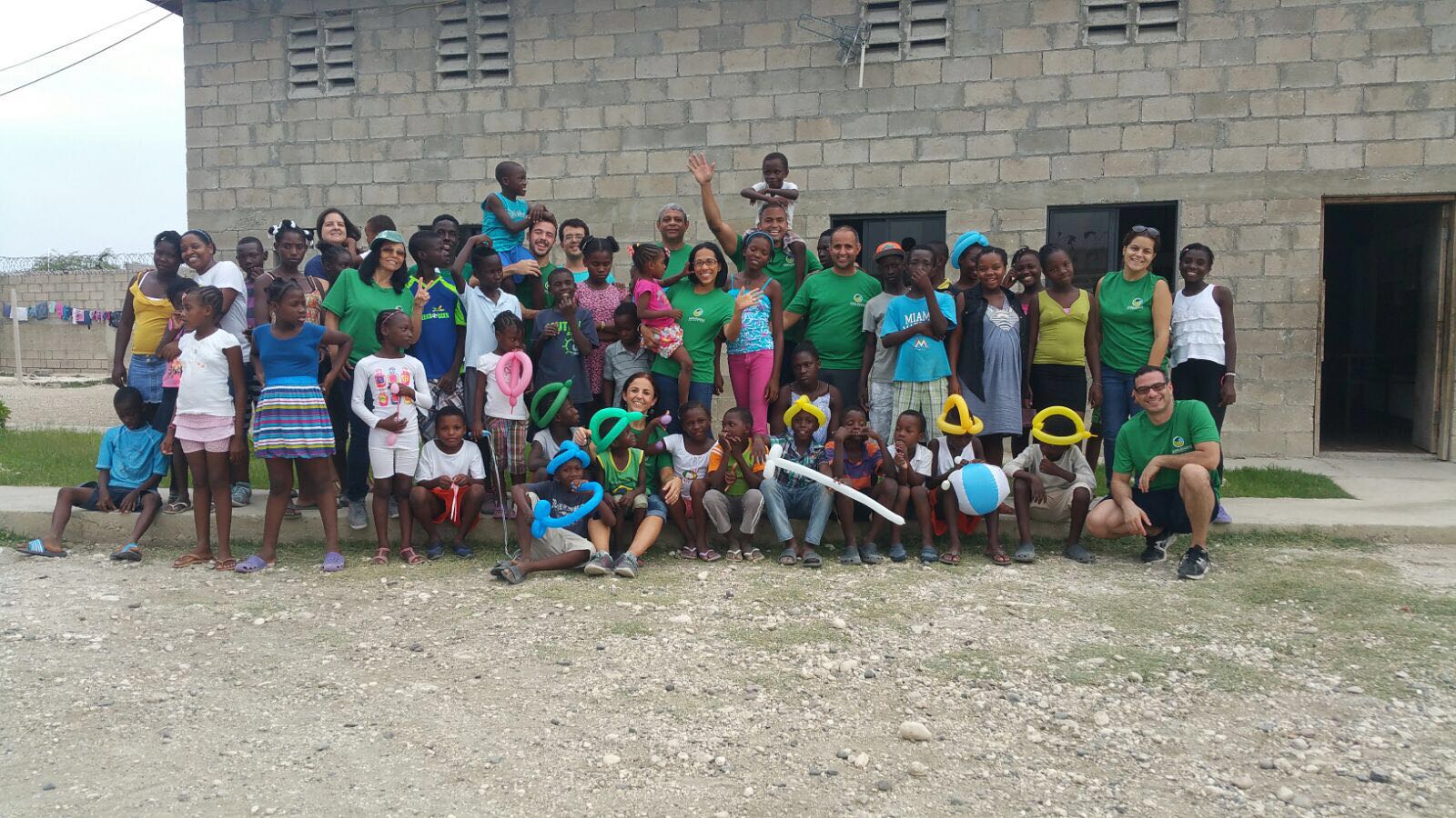 Grupo de voluntários viajou pela primeira vez ao local e ficou impactado e feliz com a experiência