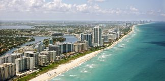 Costa de Miami Beach, Florida (Photo de Hoberman Collection/UIG via Getty Images)