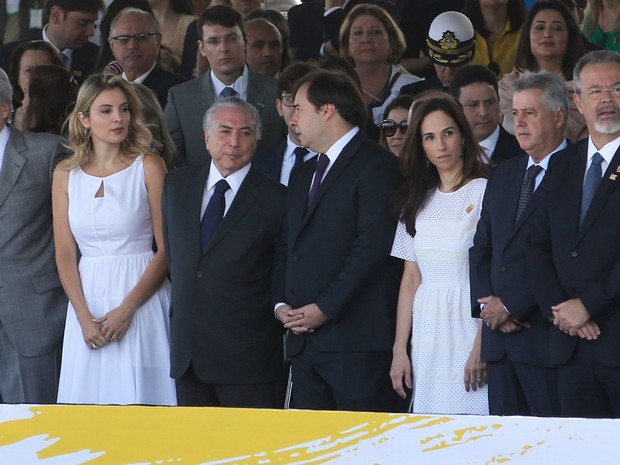 no palanque, ao lado da mulher Marcela e do presidente da Camara, Rodrigo Maia Foto Wilson Dias Agência Brasil