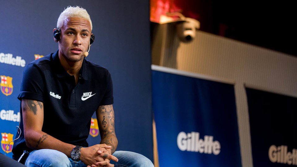 Neymar durante entrevista coletiva