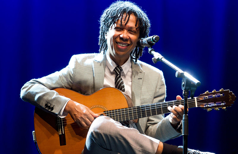 Djavan recebeu quatro indicações ao Grammy Latino, incluindo melhor Gravação do Ano e Melhor Álbum do Ano para “Vidas Pra Contar”