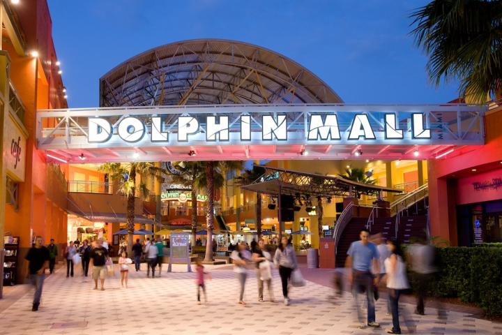 Gigante Dolphin Mall estará aberto no feriado
