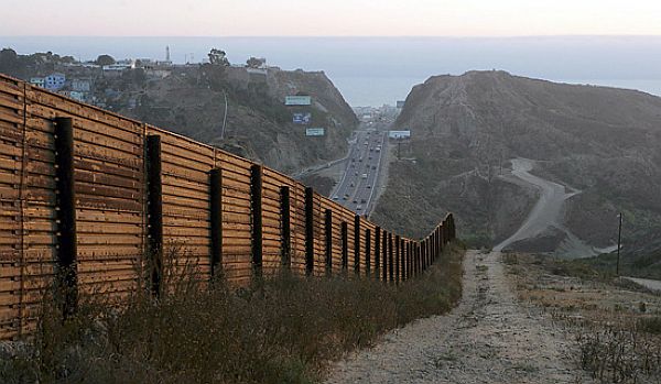 Trump vai vistar a fronteira nos próximos dias