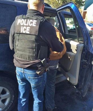 Operação do ICE prendeu imigrantes com antecedentes criminais