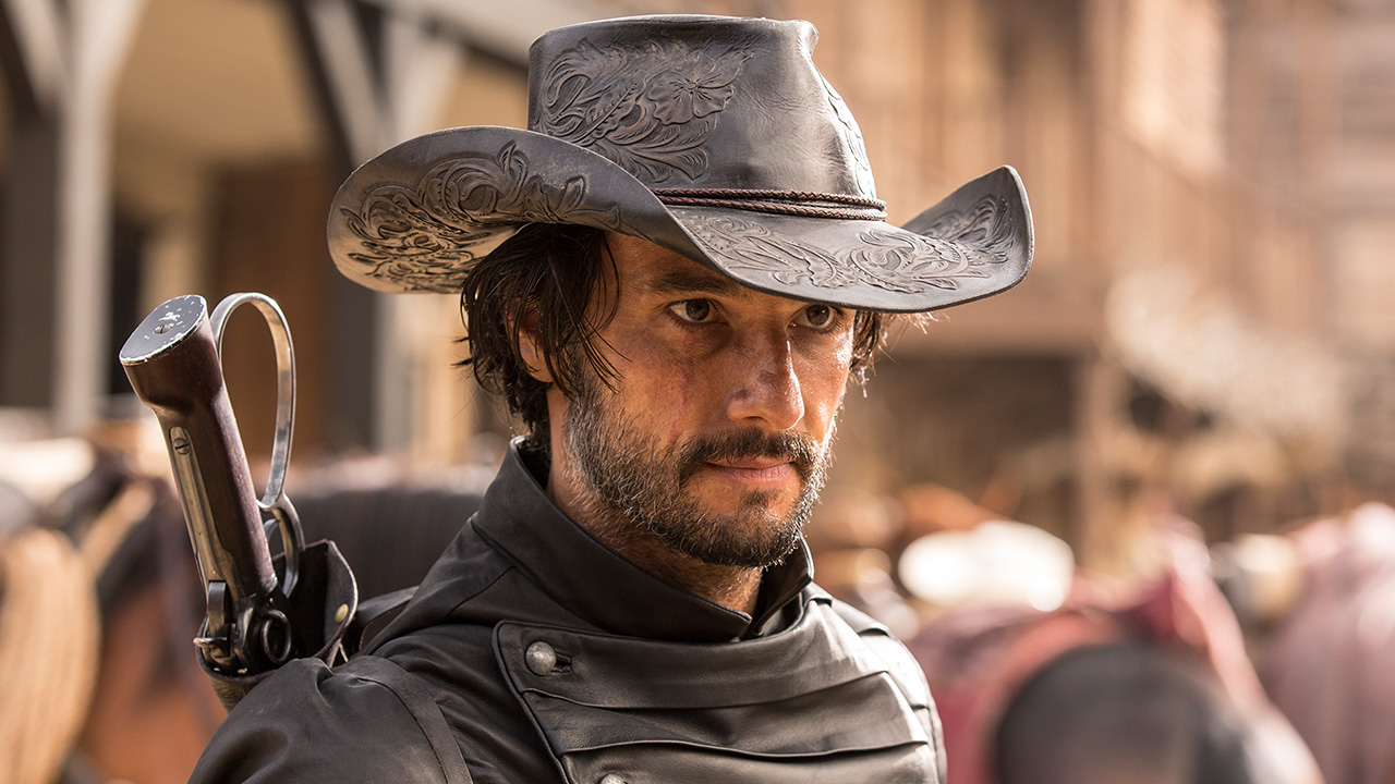 Rodrigo Santoro é o bandido Hector Escaton em “Westworld”, da HBO