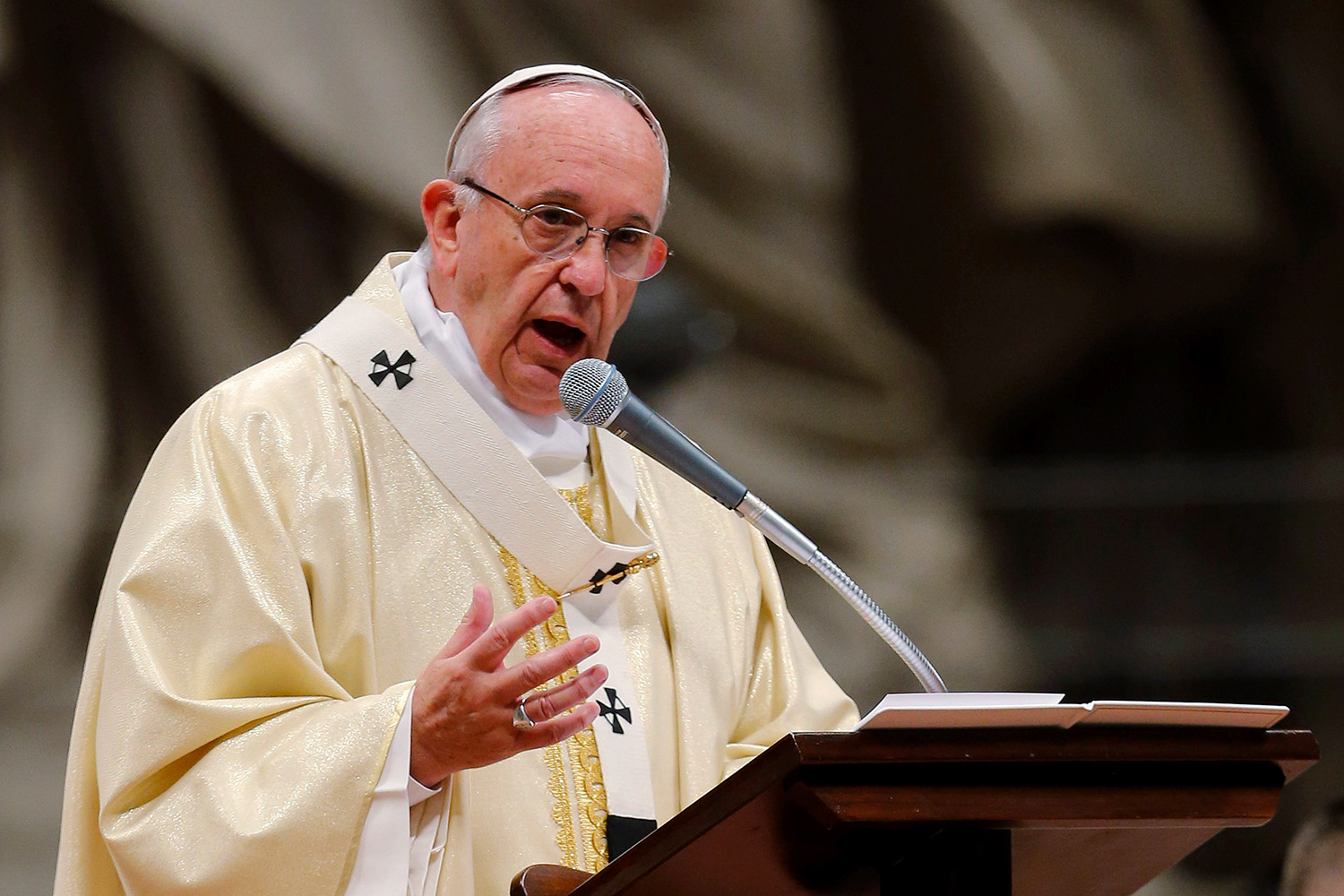 Papa Francisco exprime dor e preocupação