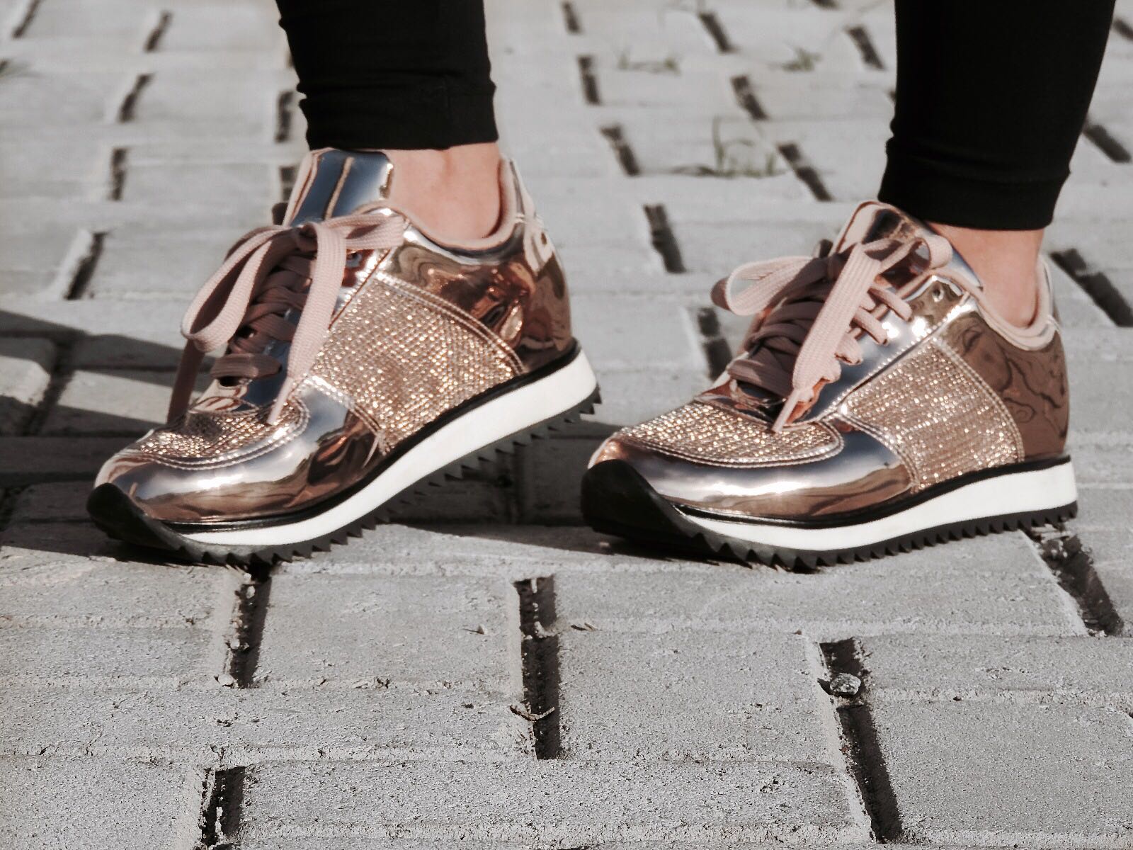 tenis vizzano rose metalico