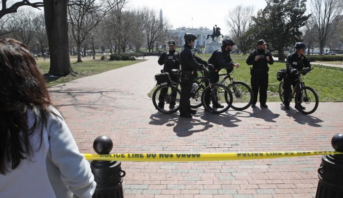 Agentes isolaram parque em frente à Casa Branca FOTO: AP