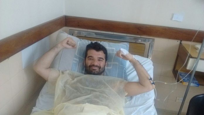 Bruno Amorim no leito do hospital após passar por cirurgia