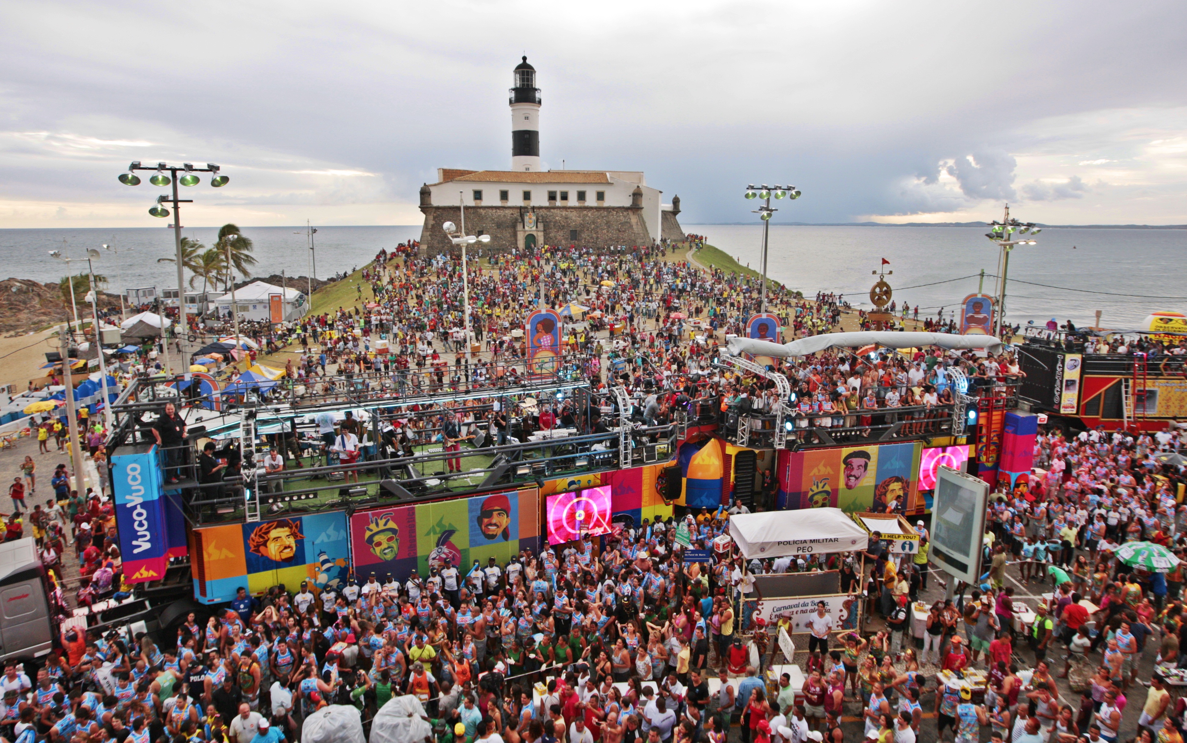 Cem mil turistas estrangeiros curtiram o carnaval em Salvador | AcheiUSA