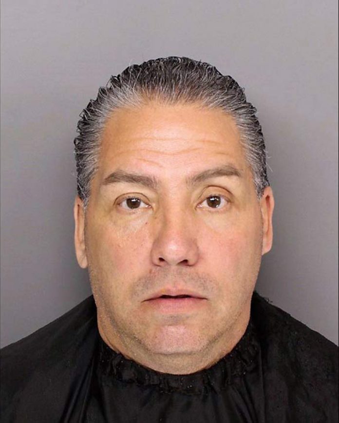 Michael Anthony Ruiz, de 53 anos, se passava por agente do ICE