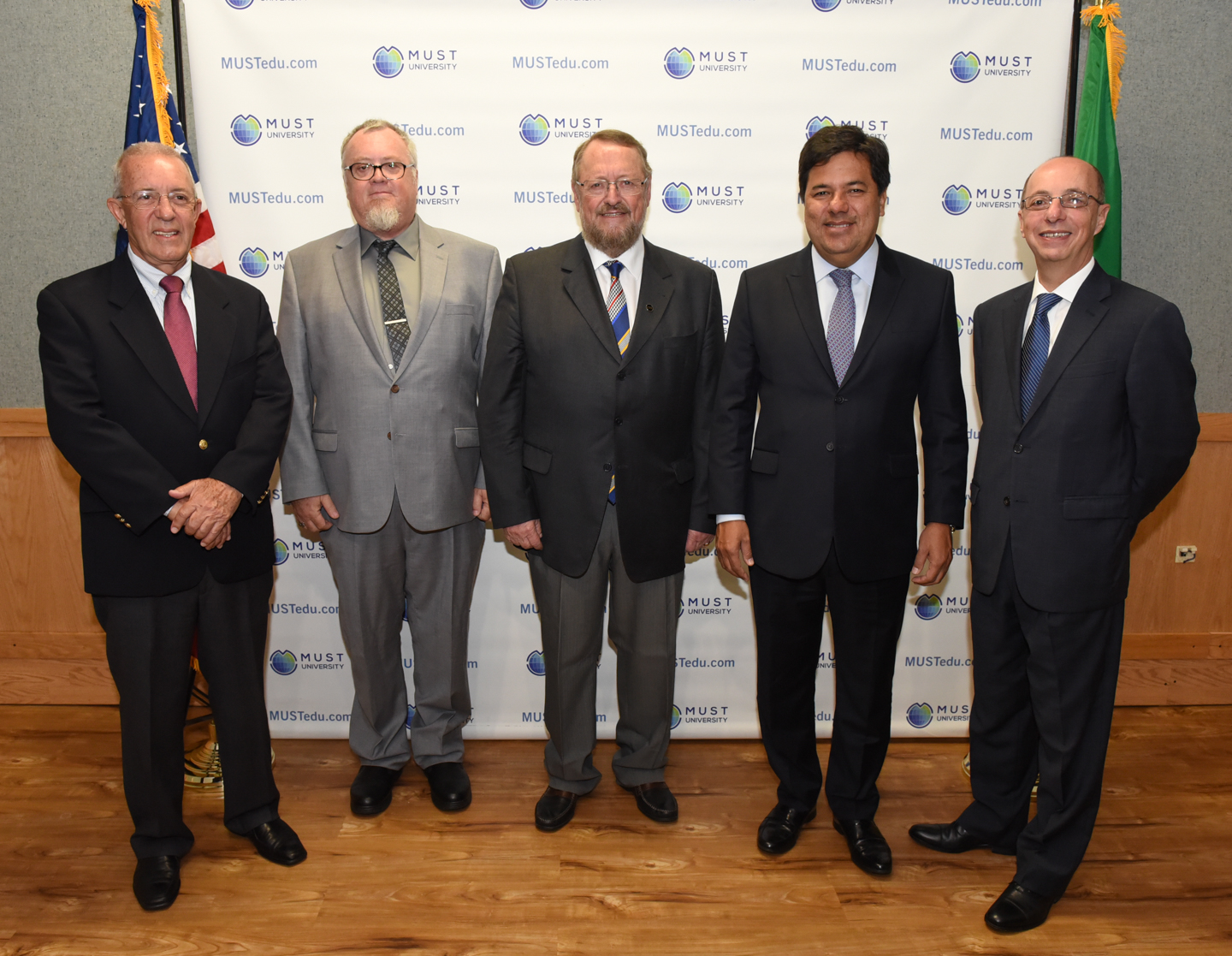 Francisco Ruiz, John Peterson, Antonio Carbonari, o ministro da Educação do Brasil, José Mendonça Bezerra Filho. e o embaixador Adalnio Senna Ganem