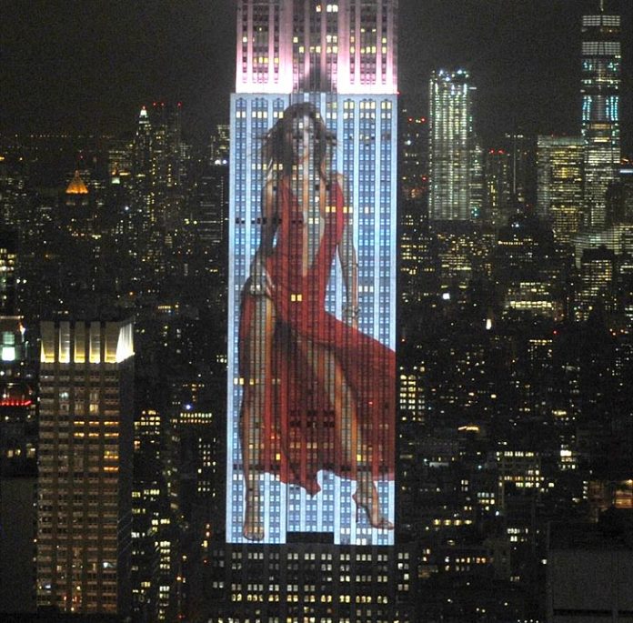 Gisele Bündchen é projetada no Empire State Building