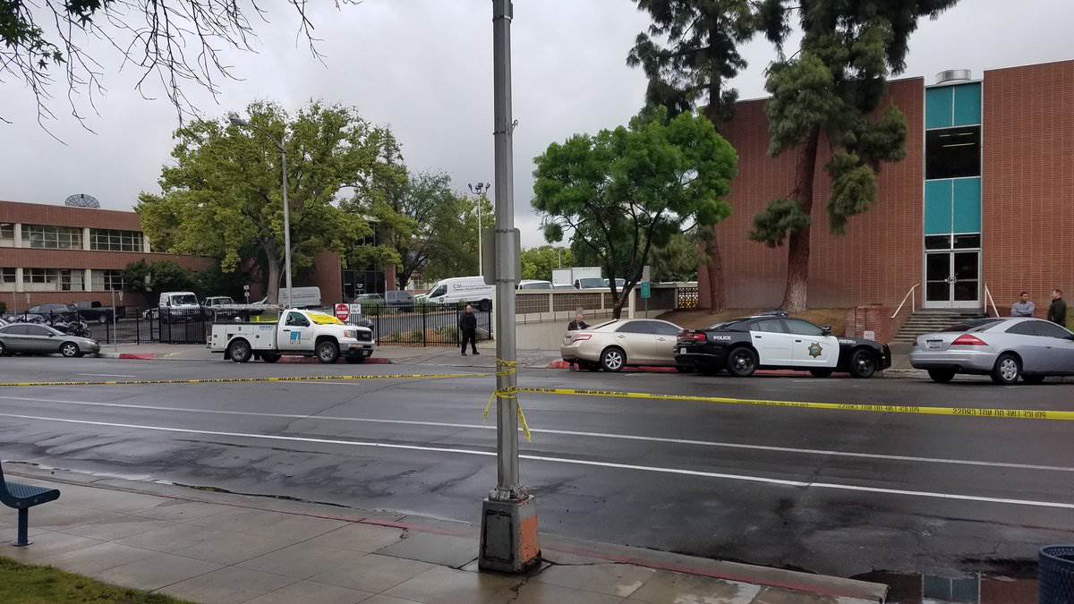 Polícia fechou ruas próximas ao local do tiroteio em Fresno
