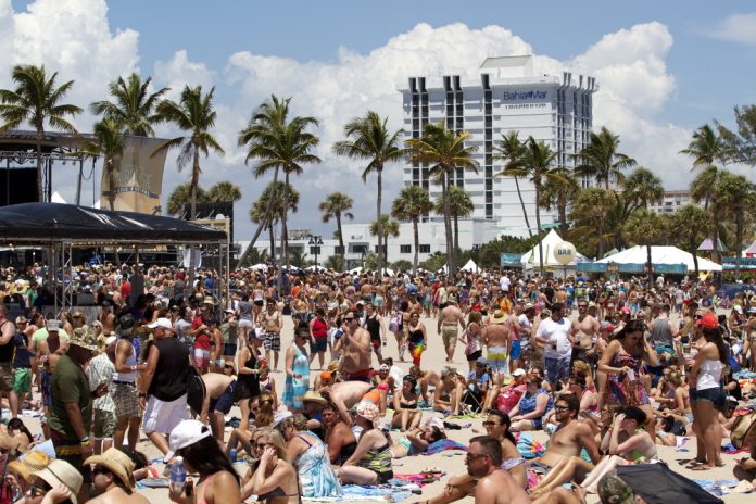 Tortuga Music Festival reúne milhares em Fort Lauderdale