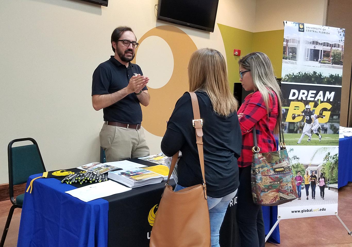 Feira de Educação na PIBFlorida