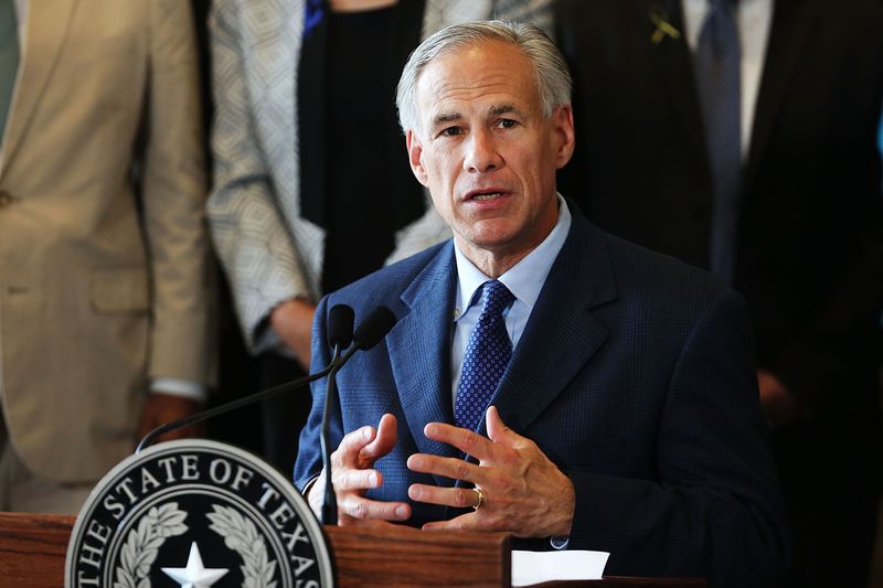 Governador do Texas quer acabar com proteção a imigrantes em seu Estado