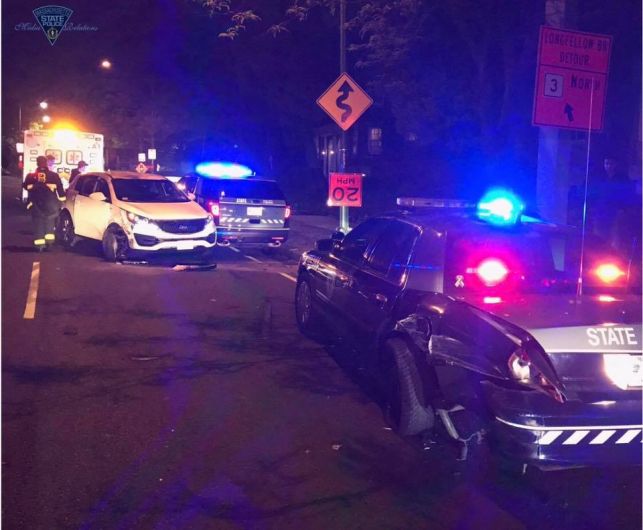 O automóvel do brasileiro atingiu duas viaturas policiais