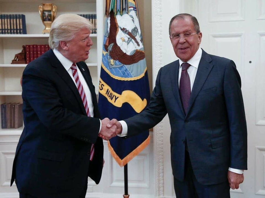O presidente Donald Trump recebe Serguei Lavrov na Casa Branca Foto: Russian Foreign Ministry via AP