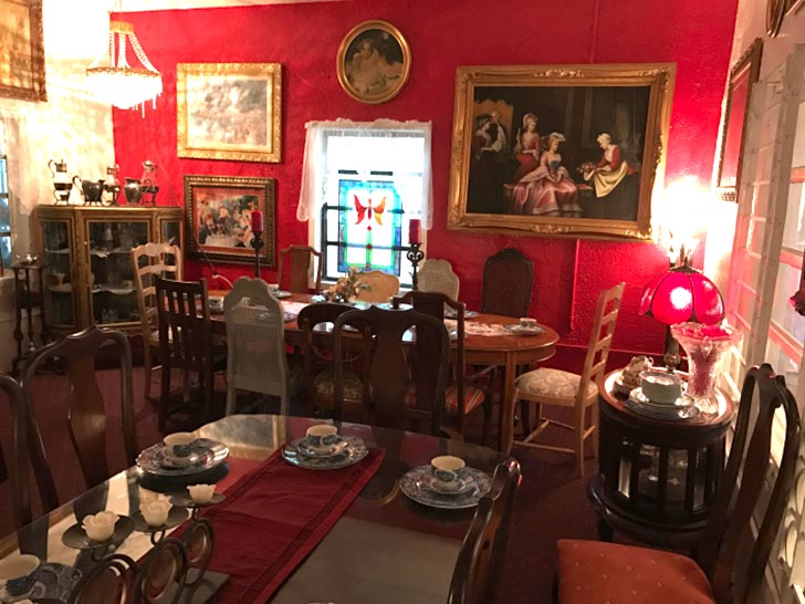 Cada sala segue um estilo diferente no The Tea Room, mas todas elegantes. Foto Chris Delboni