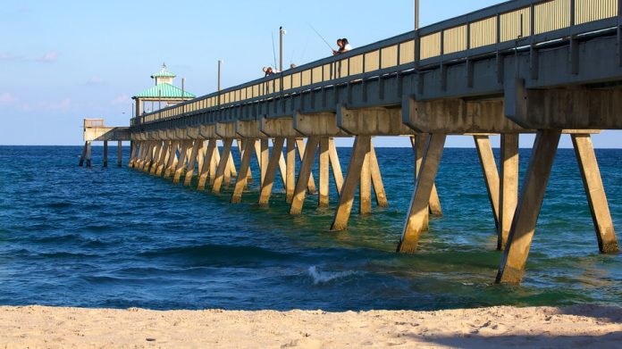 Deerfield-Beach-Pier evento acontece há quase 30 anos (há nove anos com o parceiro atual) e tem o objetivo de retirar objetos lançados na água