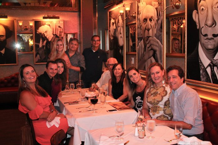 A equipe de profissionais do AcheiTV se reuniu para um jantar de confraternização no Paris 6 Bistrô, em Miami