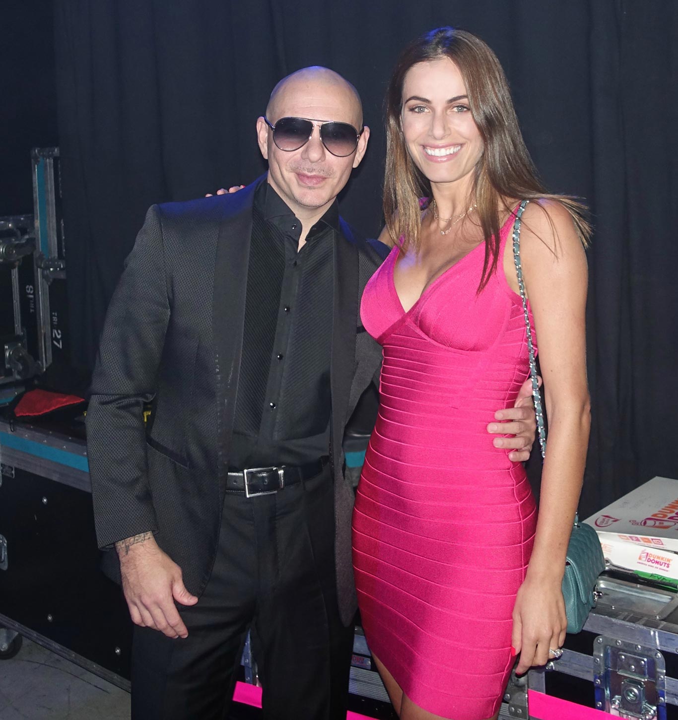 Gabriela foi convidada pelo rapper americano Pitbull para assistir uma de suas apresentações