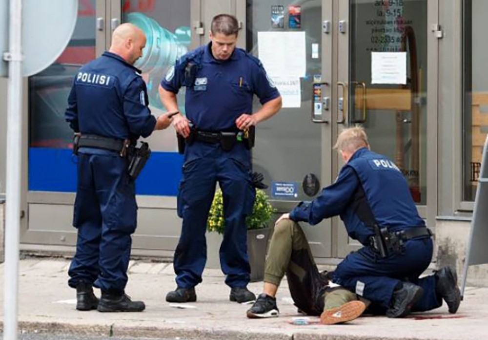 Polícia atende uma pessoa ferida em Turku