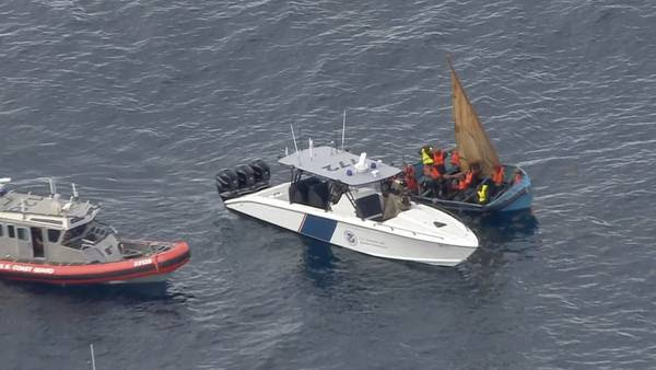 Imigrantes chegam à Flórida de barco