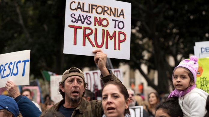A Califórnia passa a ser um estado 'santuário' para imigrantes