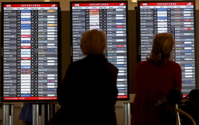 Aeroportos voltam a operar nesta terça-feira com 30% da capacidade