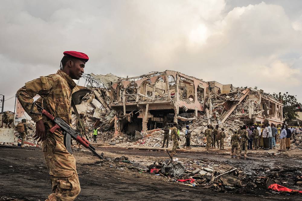 Ataques terroristas na Somália deixaram pelo menos 300 mortos