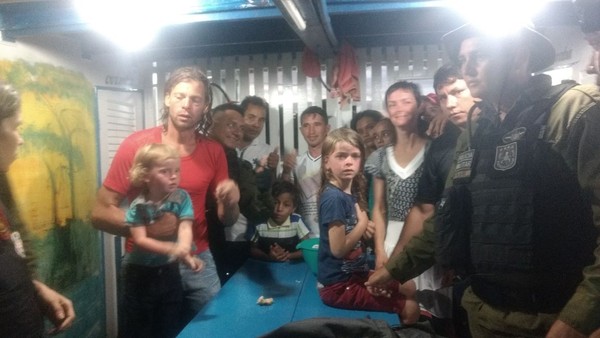 Depois do susto, família de americanos é resgatada