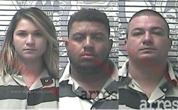 Os três foram presos acusados de clonagem de cartões de crédito