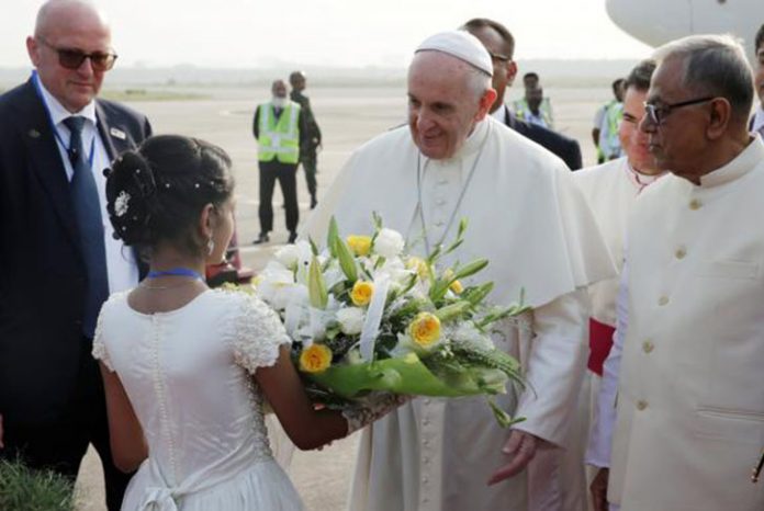 O pontífice louvou “o espírito de generosidade e solidariedade” da sociedade de Bangladesh