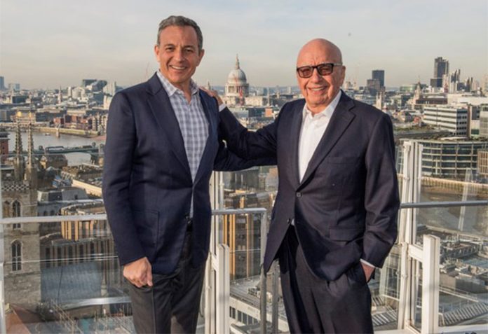 Robert A. Iger, CEO da Disney (à esquerda), e Rupert Murdoch, dono do 21st Century Fox, Rupert Murdoch