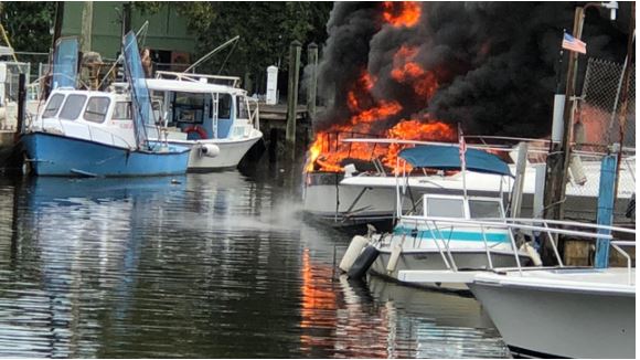 Barco explodiu em Miami. FOTO LOCAL10 NEWSJPG