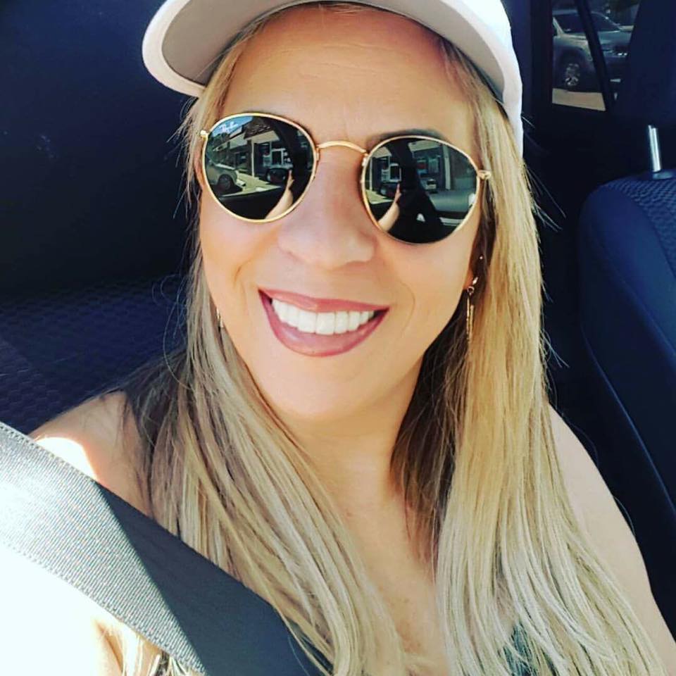 Carla Oliveira foi presa pelo ICE e amigos pedem ajuda FOTO: Facebook