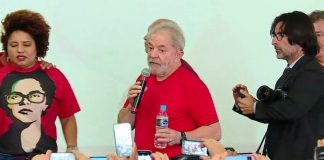 Lula discursa no Sindicato dos Metalúrgicos do ABC, em São Bernardo do Campo FOTO GloboNews Reprodução